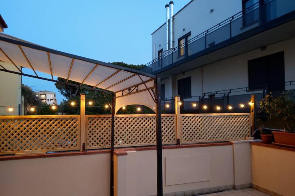 Appartamento Fronte Mare Con Parcheggio Privato Pescara Exterior photo